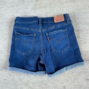 Levi’s Mid Length Shorts Size 27